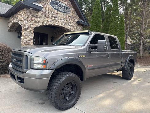 Used 2006 Ford F250 Lariat AWD/4WD image 2