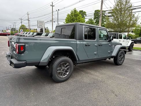 New 2025 Jeep Gladiator Sport image 2