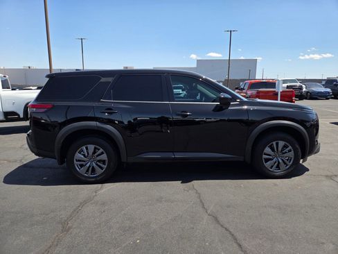 Used 2024 Nissan Pathfinder S FWD image 7