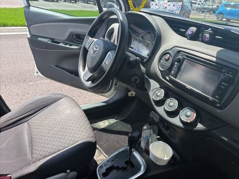 Used 2017 Toyota Yaris L image 13