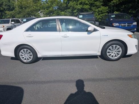 Used 2013 Toyota Camry LE image 3