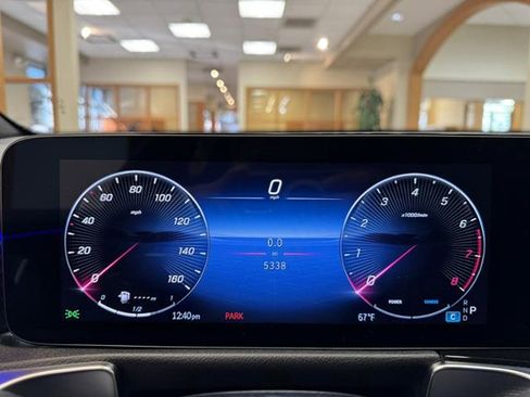 Used 2025 Mercedes-Benz GLB 250 image 11