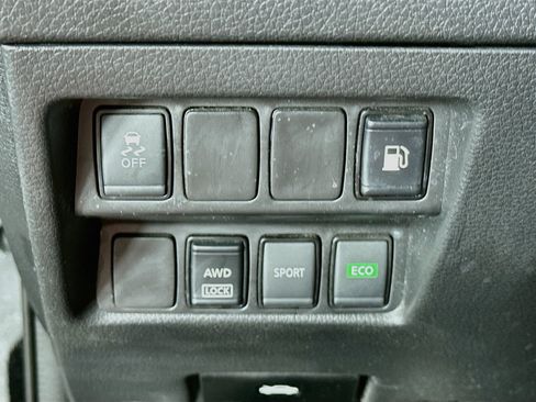 Used 2018 Nissan Rogue S AWD/4WD image 16