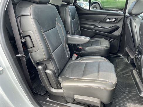 Used 2019 Chevrolet Traverse LT w/ LT Premium Package AWD/4WD image 4