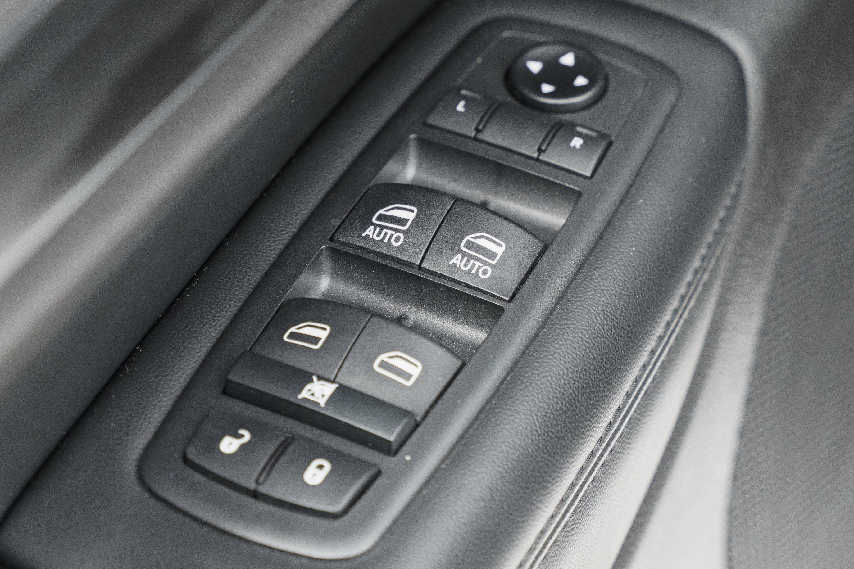 Used 2020 Jeep Grand Cherokee Altitude AWD/4WD image 21