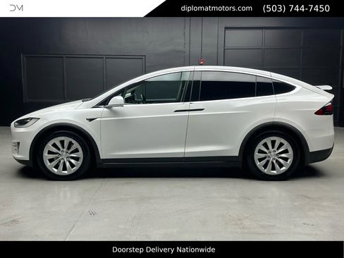 Used 2018 Tesla Model X 75D image 2