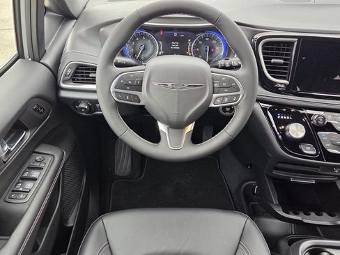 New 2026 Chrysler Pacifica Select image 12