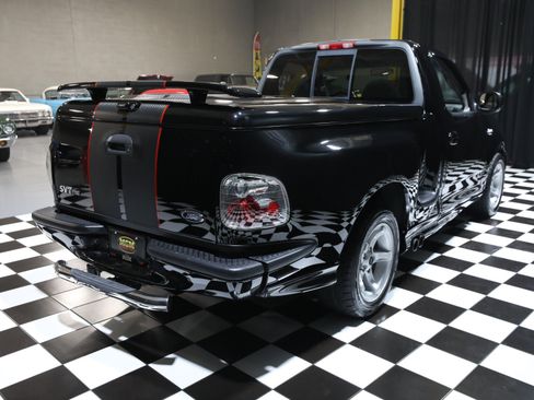 Used 2000 Ford F150 Lightning RWD image 19