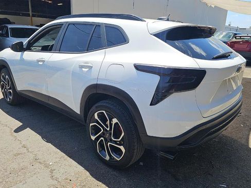 Used 2025 Chevrolet Trax RS w/ Sunroof Package image 4