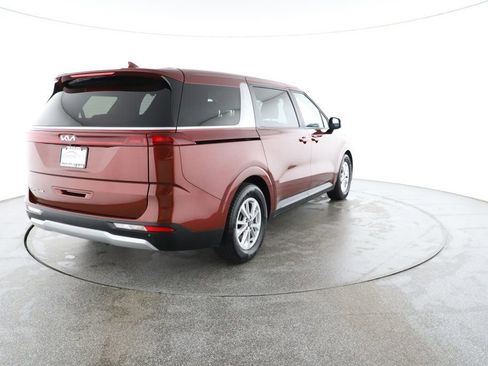 Used 2022 Kia Carnival LX image 5