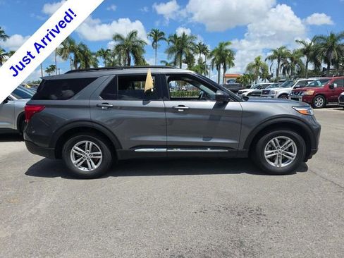 Used 2023 Ford Explorer XLT RWD image 3