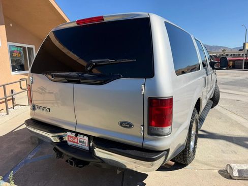 Used 2005 Ford Excursion XLS RWD image 3