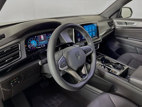 Used 2024 Volkswagen Atlas Cross Sport SE image 8