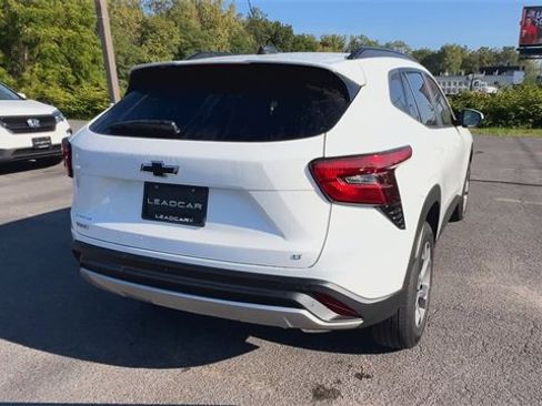 Used 2024 Chevrolet Trax LT w/ Driver Confidence Package image 8
