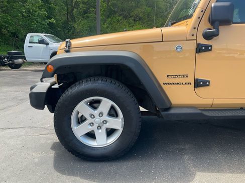 Used 2013 Jeep Wrangler Sport AWD/4WD image 32