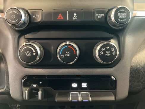Used 2024 RAM 2500 Big Horn AWD/4WD image 19