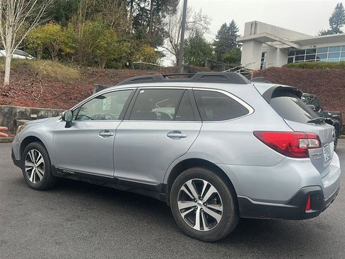 Used 2019 Subaru Outback 2.5i Limited image 3