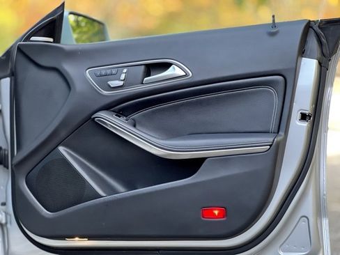Used 2017 Mercedes-Benz CLA 250 image 27
