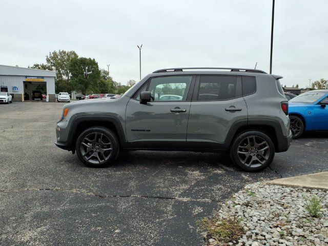 Used 2021 Jeep Renegade Latitude AWD/4WD image 4