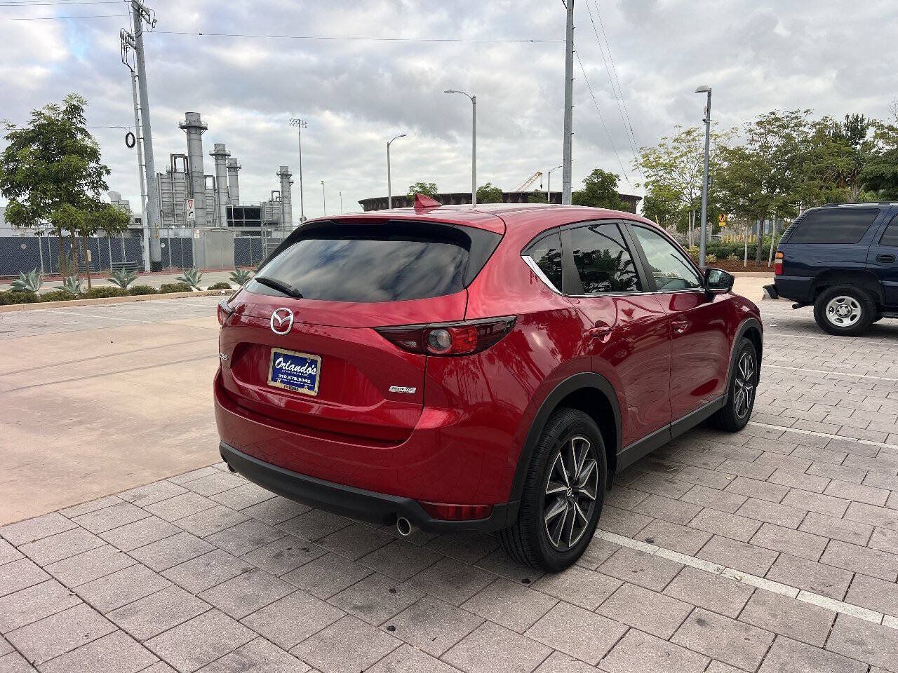 Used 2018 MAZDA CX-5 Touring w/ Preferred Equipment Package FWD image 4