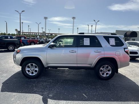 Used 2019 Toyota 4Runner SR5 AWD/4WD image 8