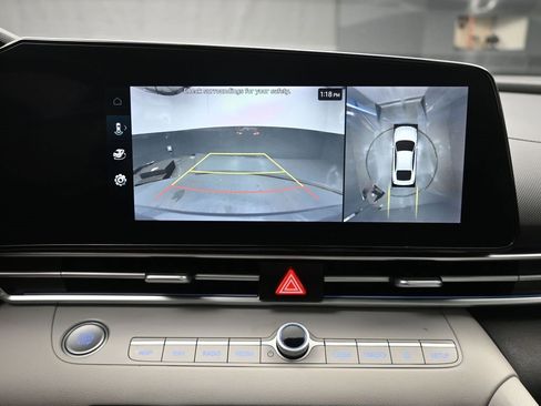 Used 2024 Hyundai Elantra Limited image 12