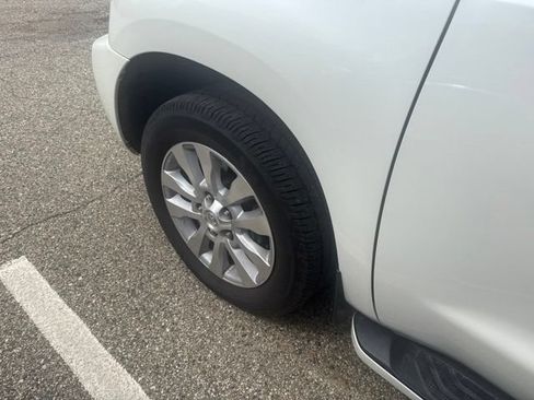 Used 2017 Toyota Sequoia Platinum AWD/4WD image 8