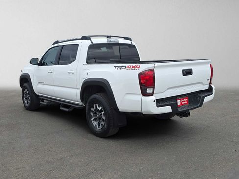 Used 2019 Toyota Tacoma TRD Off-Road AWD/4WD image 5
