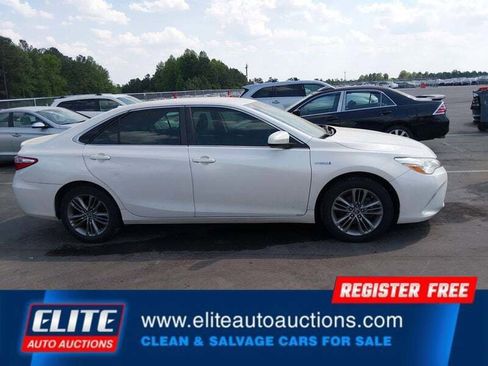 Used 2015 Toyota Camry SE FWD image 25