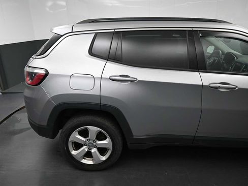 Used 2018 Jeep Compass Latitude w/ Popular Equipment Group AWD/4WD image 12