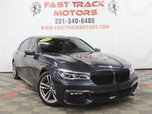 Used 2019 BMW 750i xDrive w/ Executive Package image 3