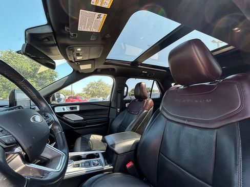 Used 2020 Ford Explorer Platinum w/ Premium Technology Package AWD/4WD image 12