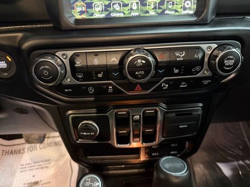 Used 2022 Jeep Wrangler Unlimited Sahara image 7