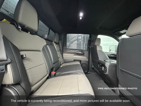 Used 2025 Chevrolet Silverado 2500 ZR2 w/ Technology Package image 13