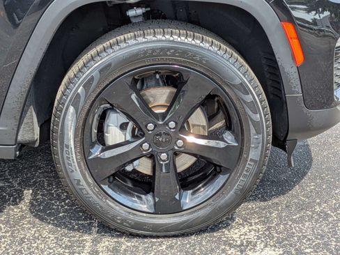 Used 2024 Jeep Grand Cherokee Limited w/ Black Appearance Package RWD image 11