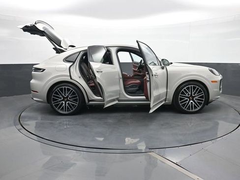 New 2026 Porsche Cayenne GTS AWD/4WD image 34