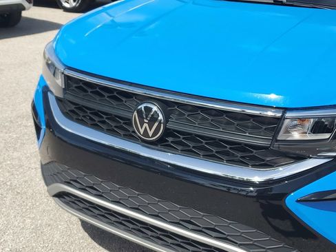 Certified 2023 Volkswagen Taos SE w/ Black Wheel Package FWD image 11