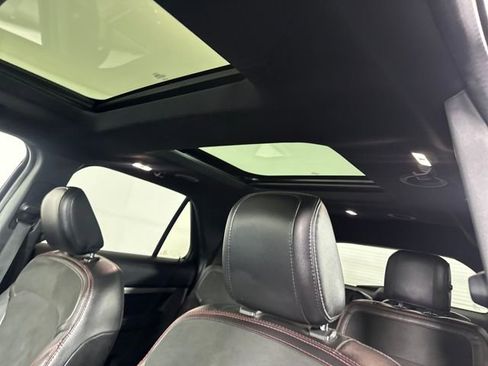 Used 2018 Ford Explorer XLT w/ Equipment Group 202A image 12