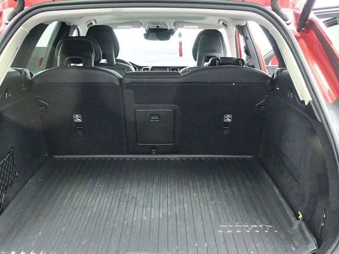 Used 2018 Volvo XC60 T5 Momentum w/ Convenience Package image 13