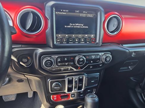 Used 2018 Jeep Wrangler Unlimited Rubicon w/ Dual Top Group AWD/4WD image 19