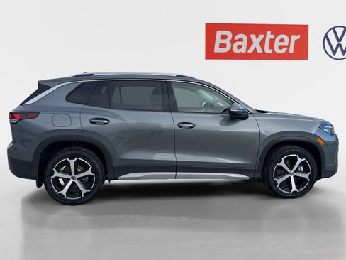 New 2025 Volkswagen Tiguan SE image 12