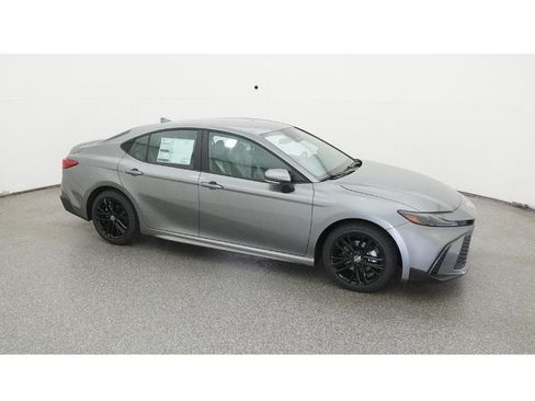 Used 2026 Toyota Camry SE FWD image 12