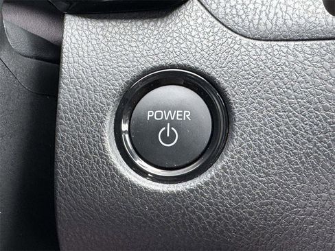 Used 2025 Toyota Camry SE image 9