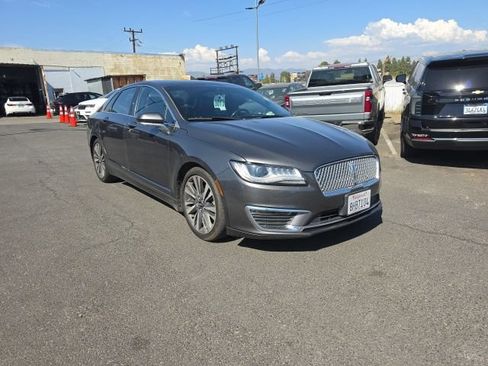 Used 2018 Lincoln MKZ Reserve FWD image 2