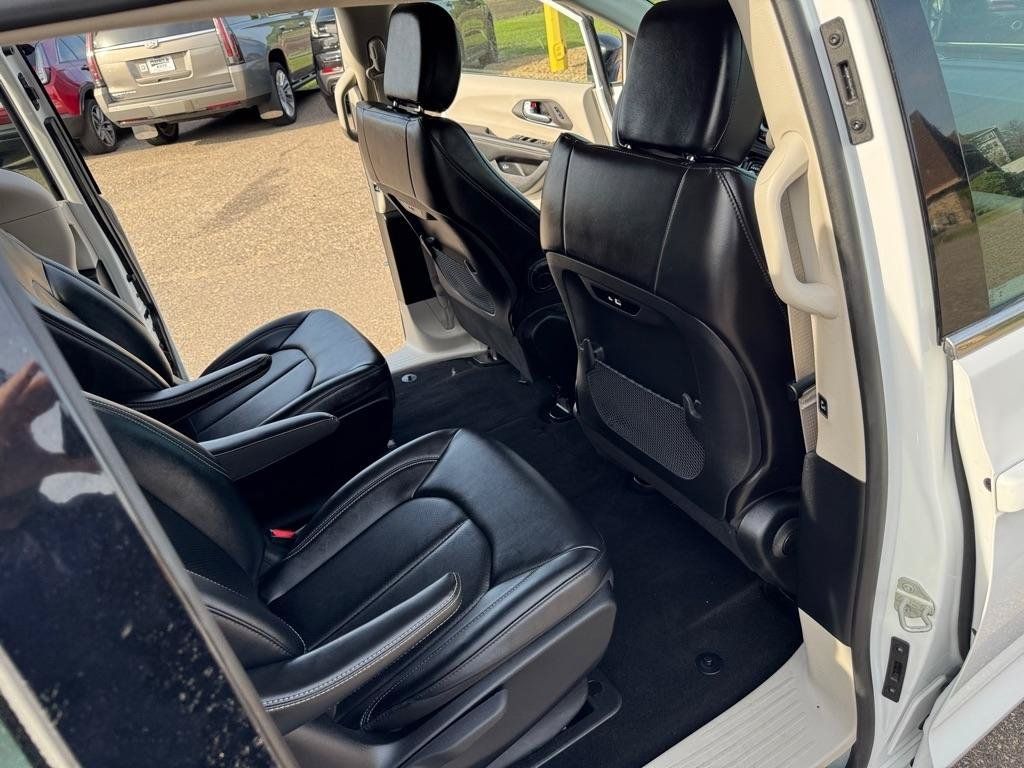 Used 2024 Chrysler Pacifica Limited FWD image 28