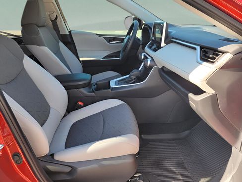 Used 2025 Toyota RAV4 XLE image 18