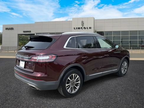 Used 2019 Lincoln Nautilus Select image 3