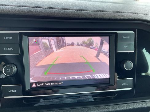 Used 2024 Volkswagen Jetta SE FWD image 13