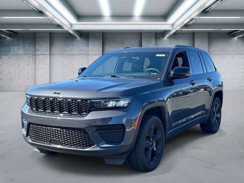 Used 2023 Jeep Grand Cherokee Altitude image 1