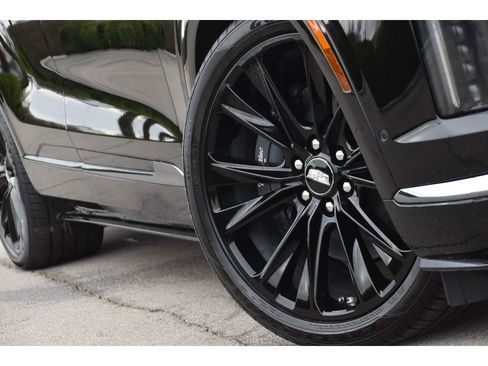 Certified 2026 Cadillac Vistiq Platinum image 11